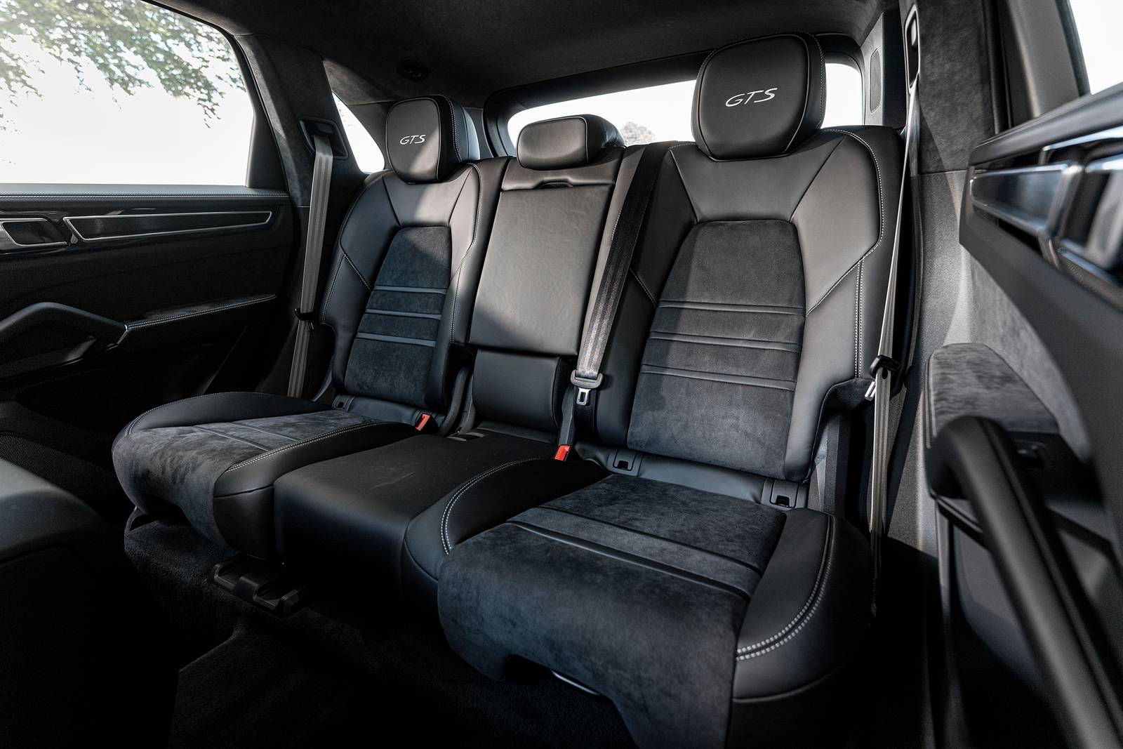 2023 Porsche Cayenne interior RI