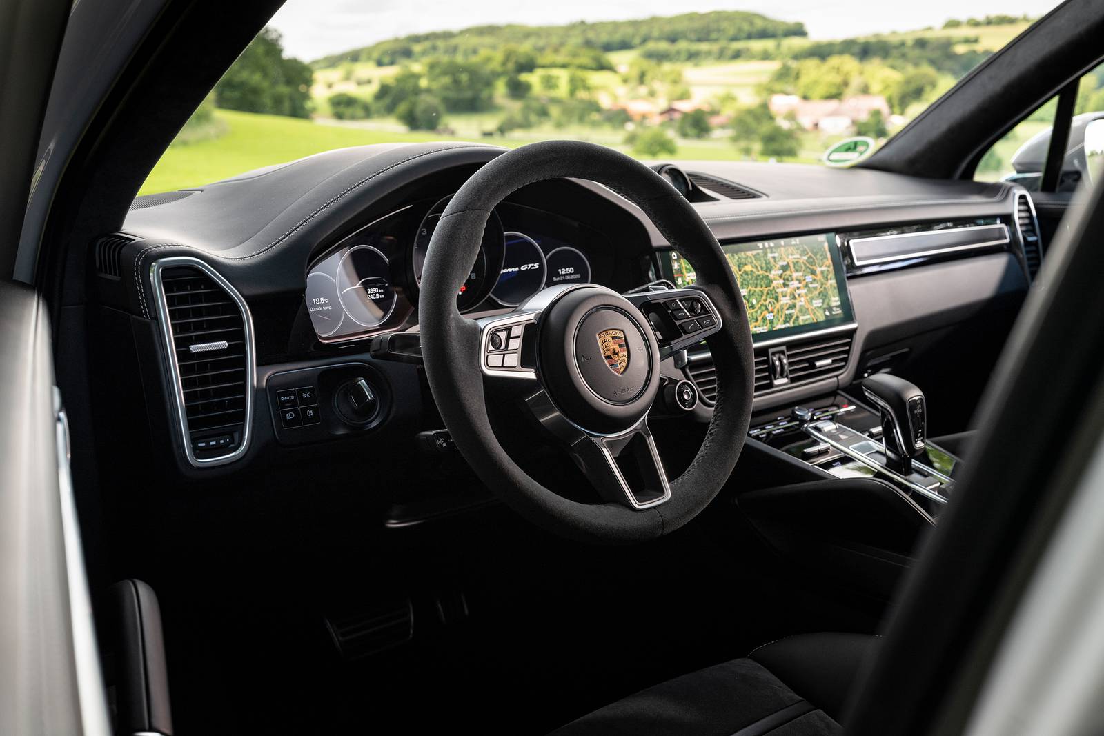 2023 Porsche Cayenne interior SWD