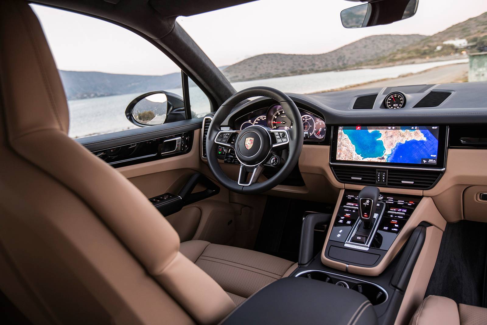 2023 Porsche Cayenne interior SWD