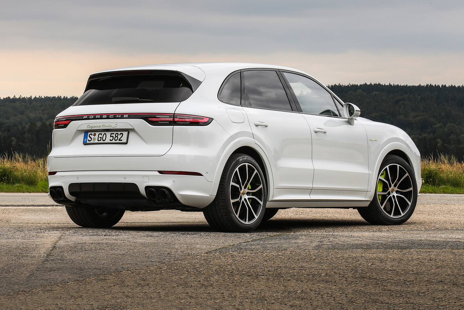 2023 Porsche Cayenne exterior FQ