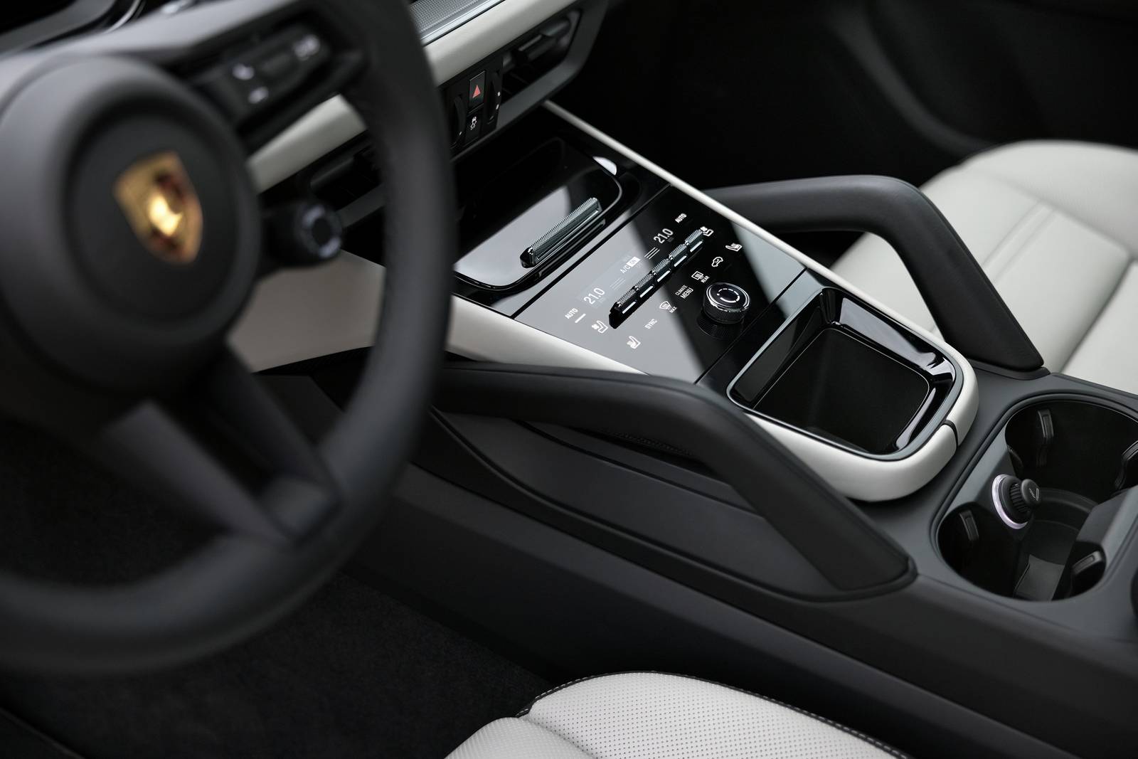 2024 Porsche Cayenne interior DETAIL