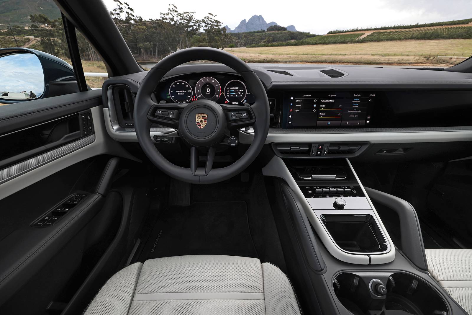 2024 Porsche Cayenne interior SWD