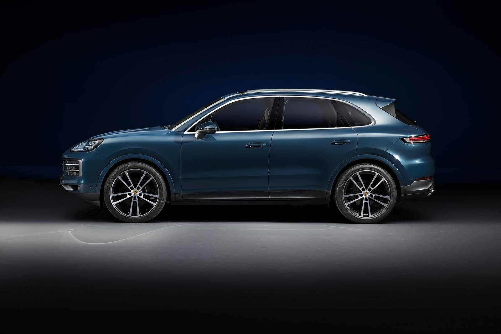 2025 Porsche Cayenne — OEM photo 1