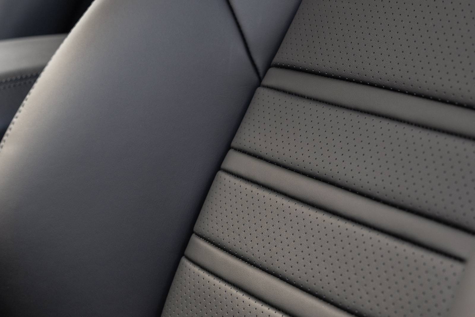 2025 Porsche Cayenne interior DETAIL