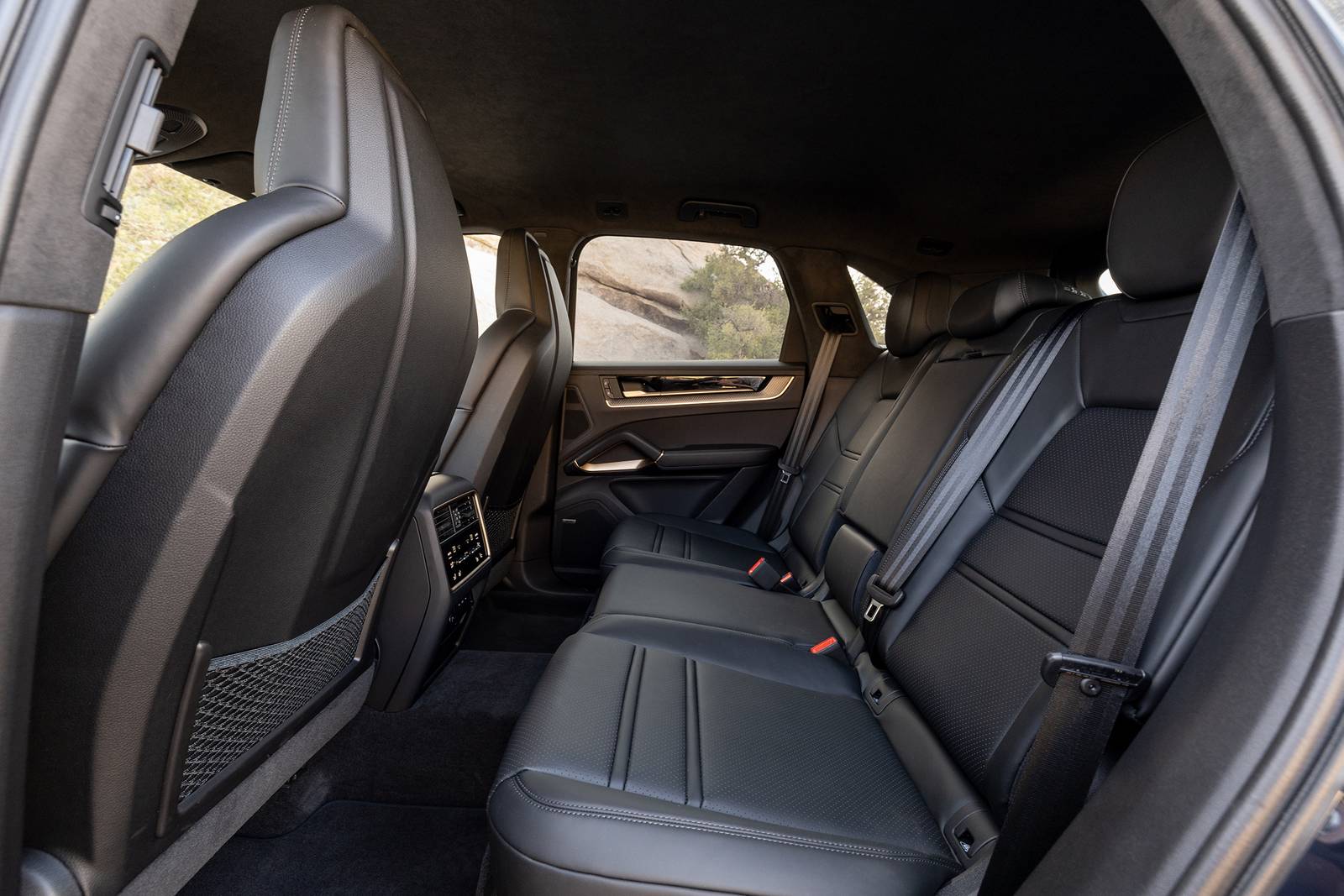 2025 Porsche Cayenne interior RI