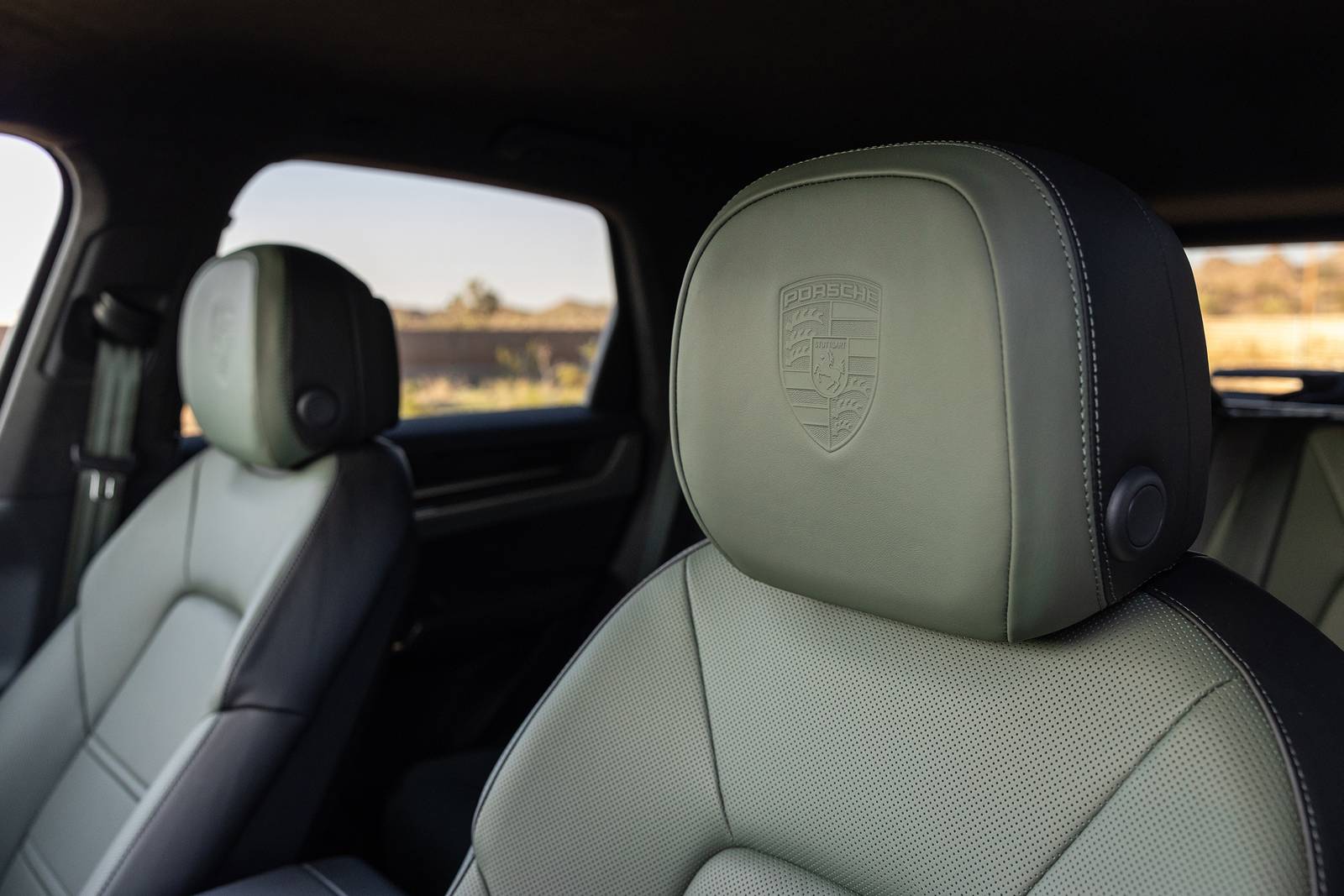2025 Porsche Cayenne interior DETAIL
