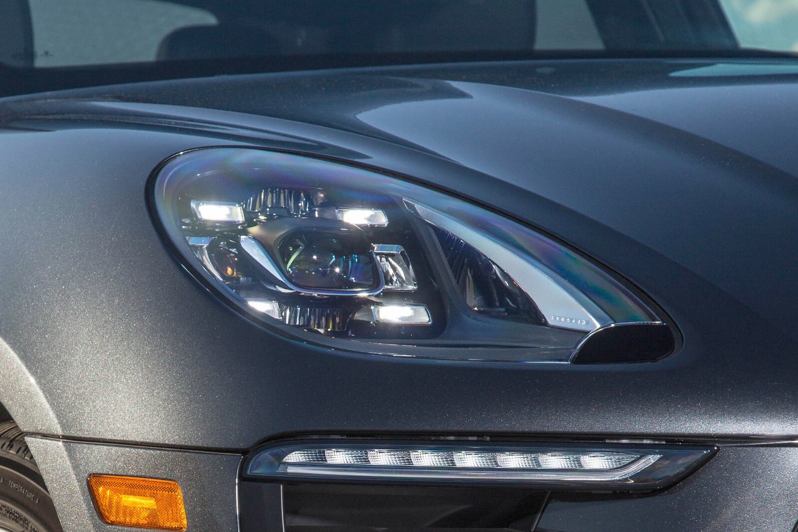 2017 Porsche Macan front safety EDETAIL