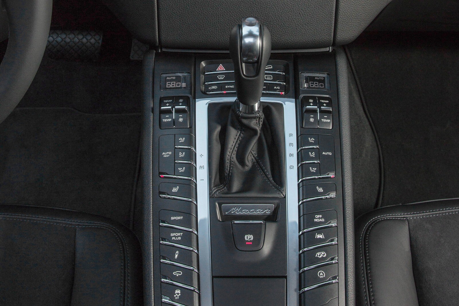2017 Porsche Macan interior SHF