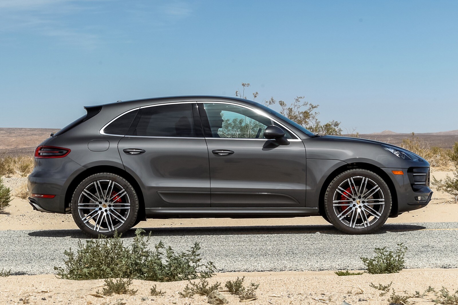 2017 Porsche Macan exterior FQ