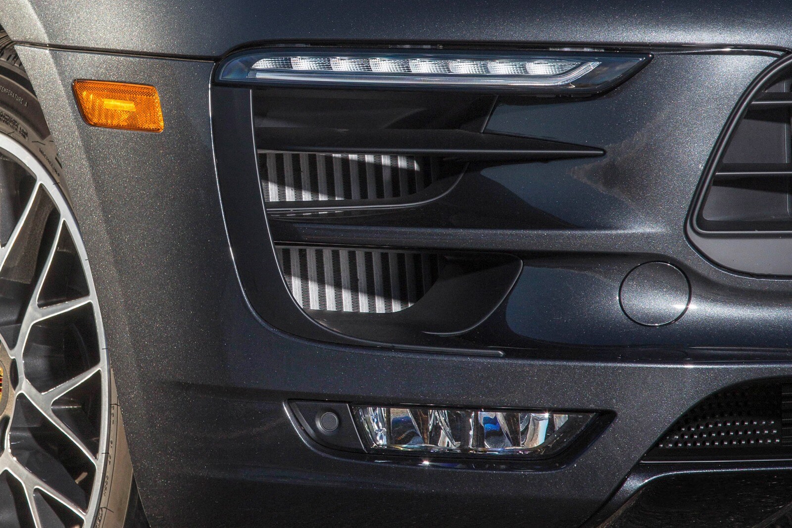 2018 Porsche Macan front safety EDETAIL