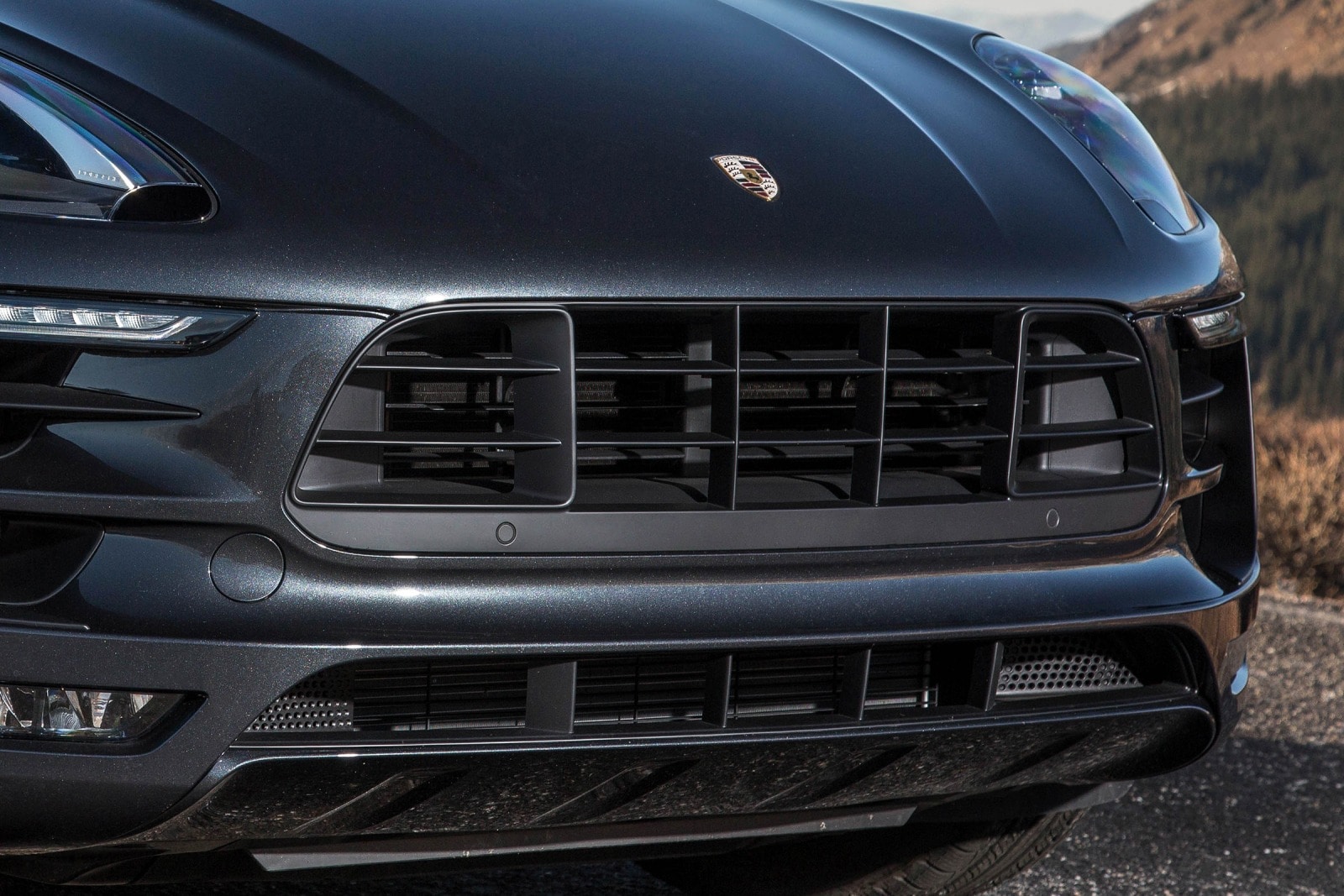 2018 Porsche Macan exterior FBDG