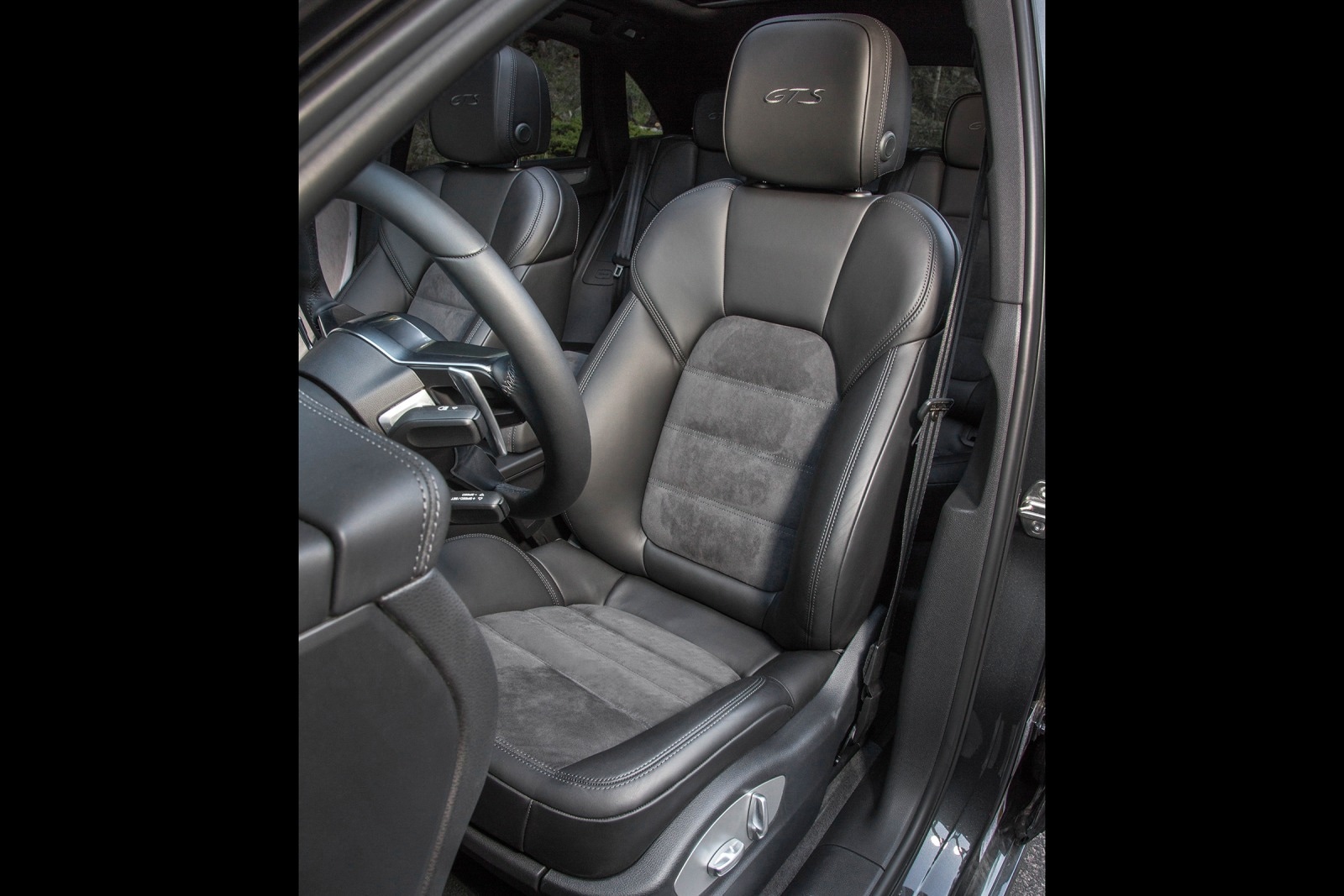 2018 Porsche Macan front safety DETAIL