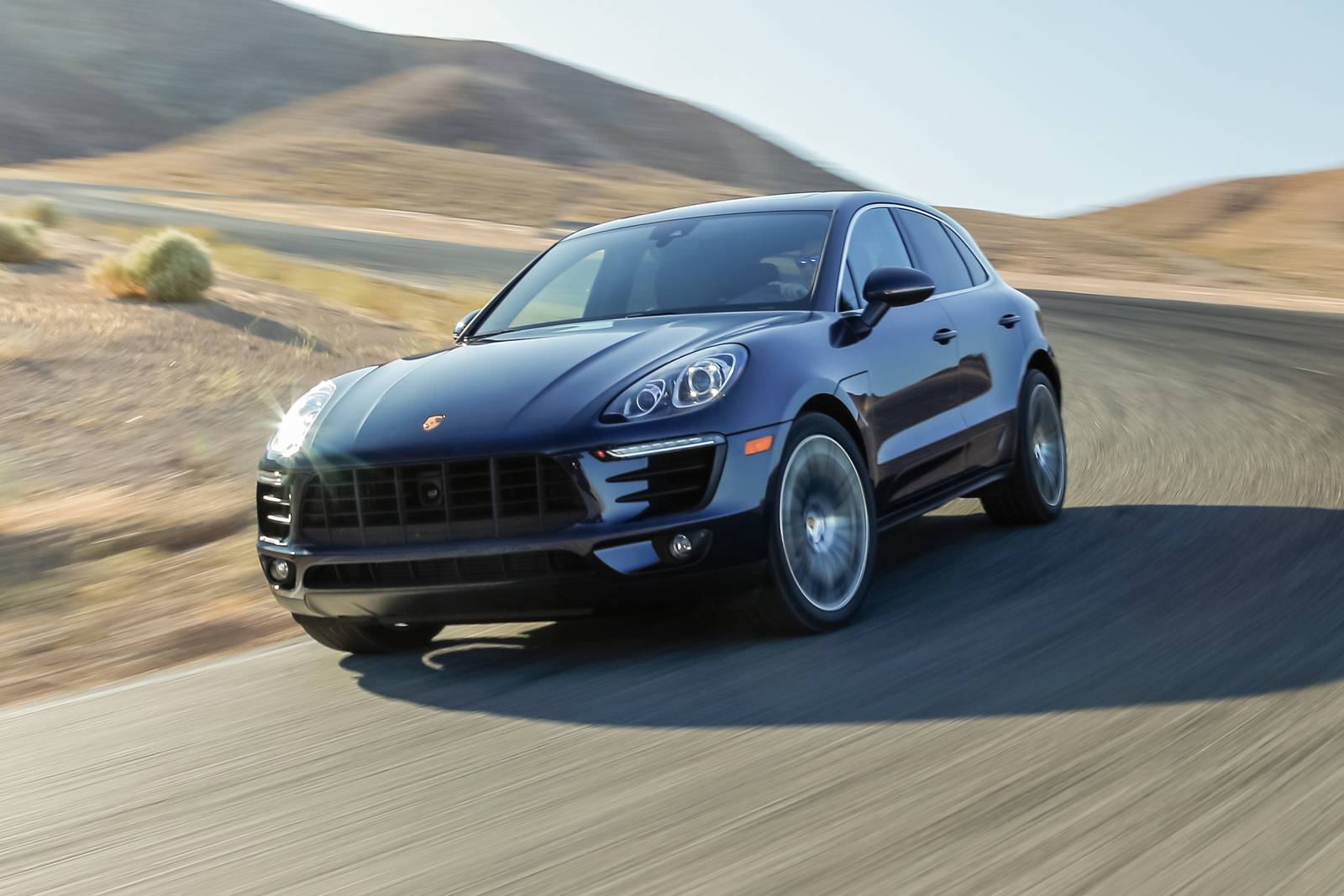2018 Porsche Macan exterior FQ