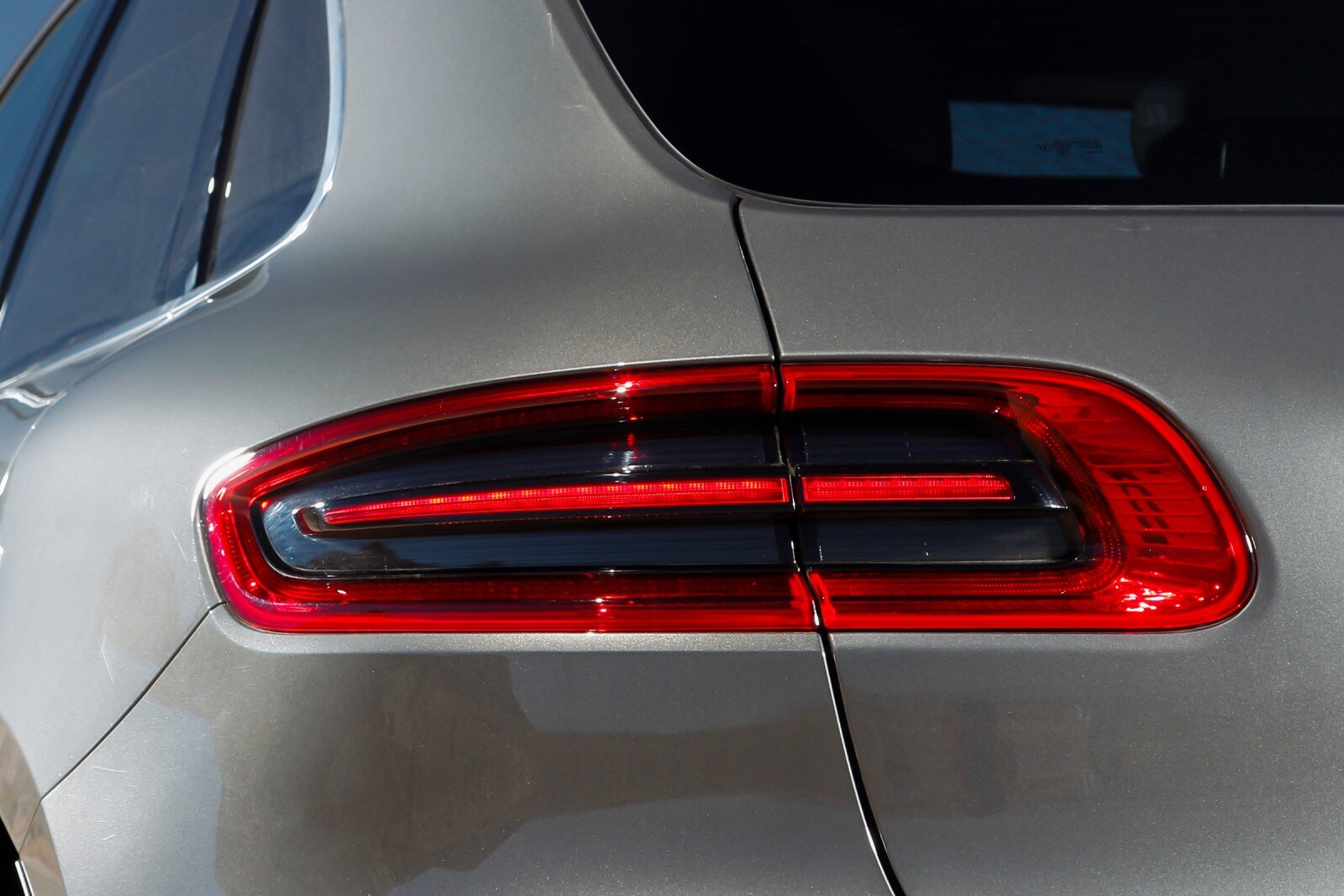 2018 Porsche Macan front safety EDETAIL