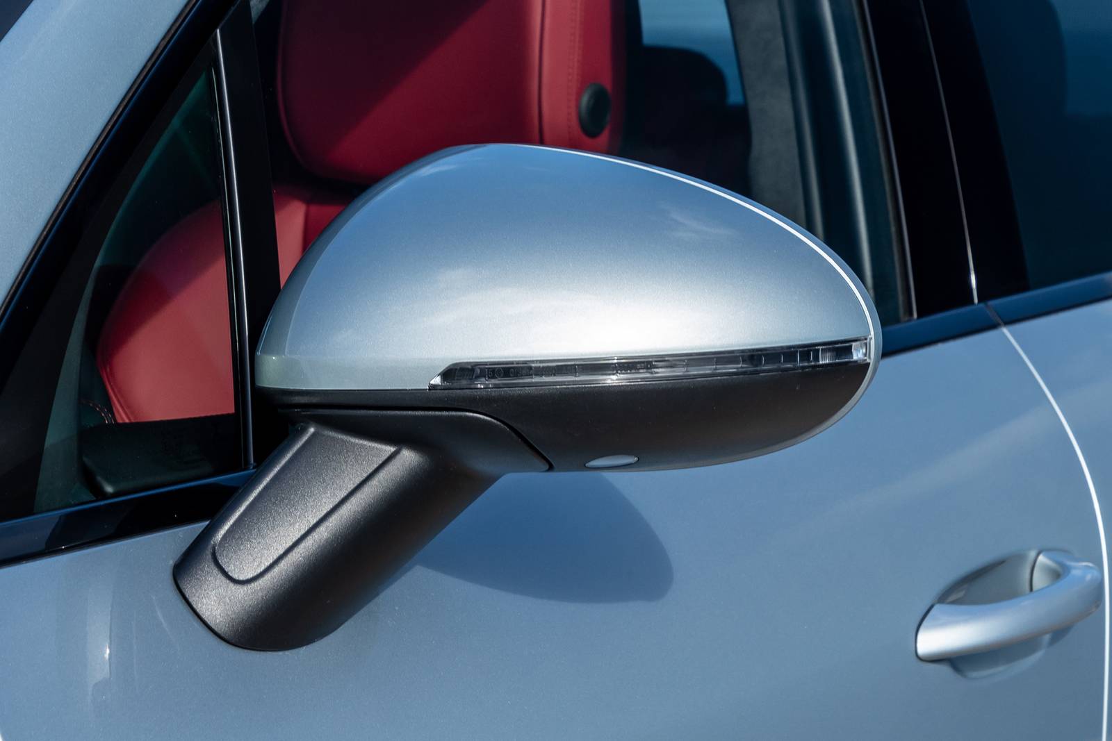 2019 Porsche Macan front safety EDETAIL