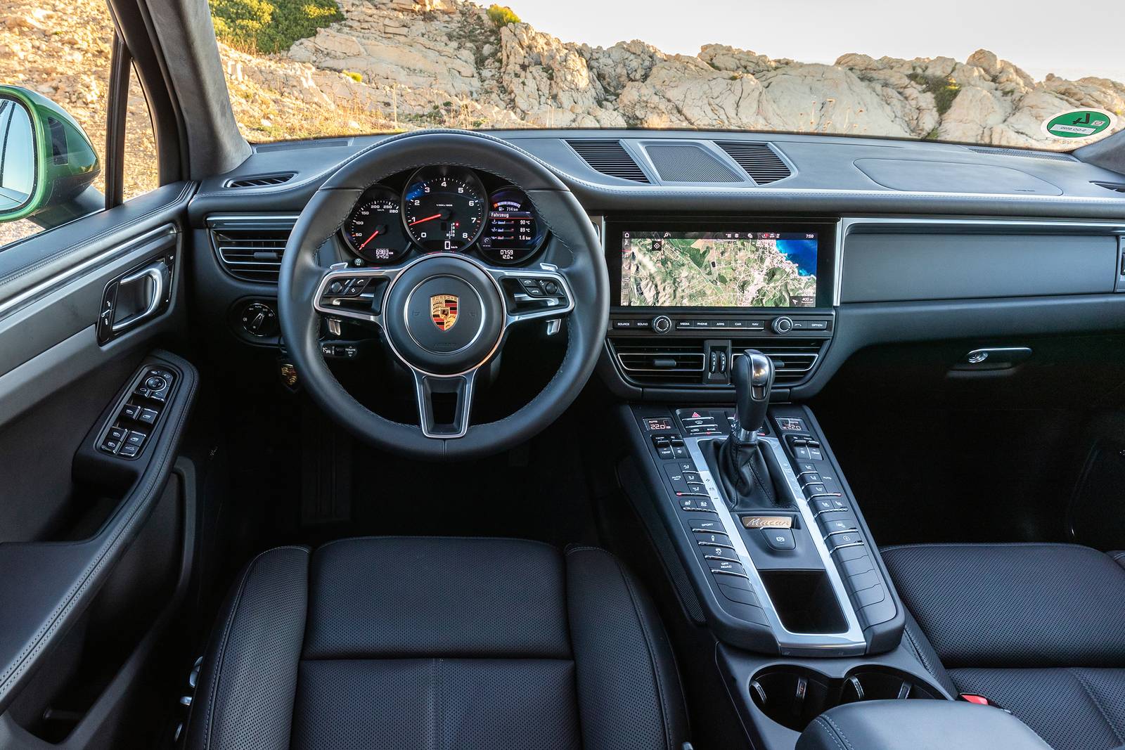 2019 Porsche Macan interior SWD