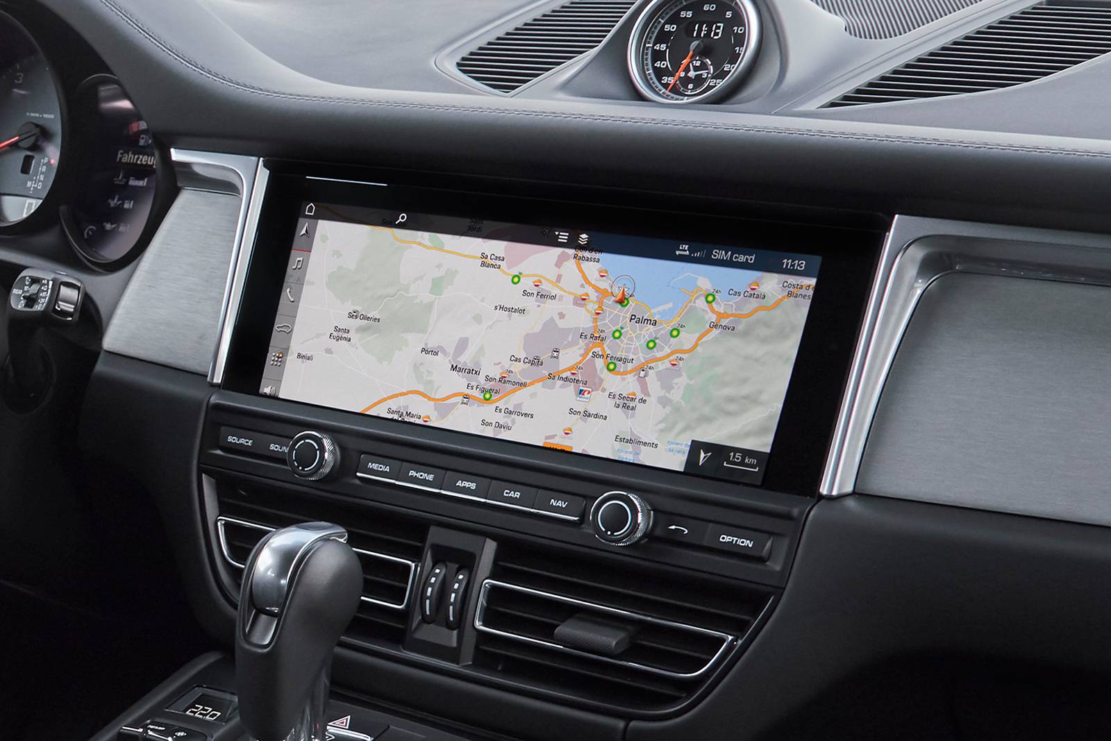 2019 Porsche Macan interior NAVSYS