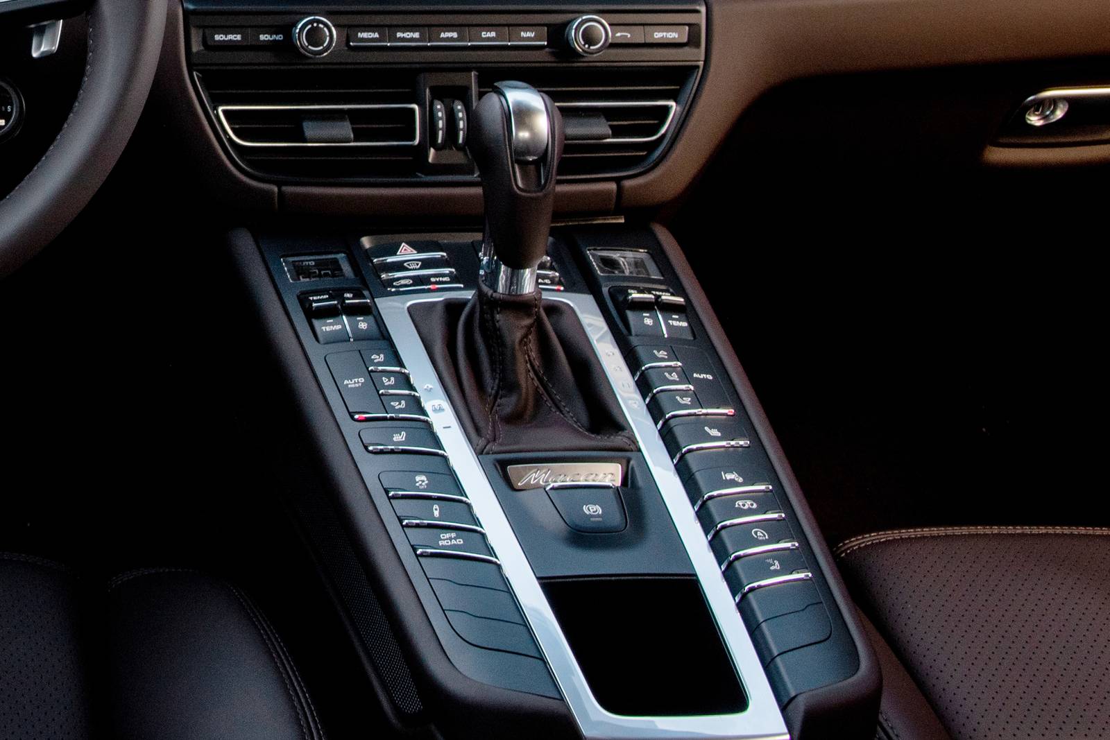 2019 Porsche Macan interior SHF