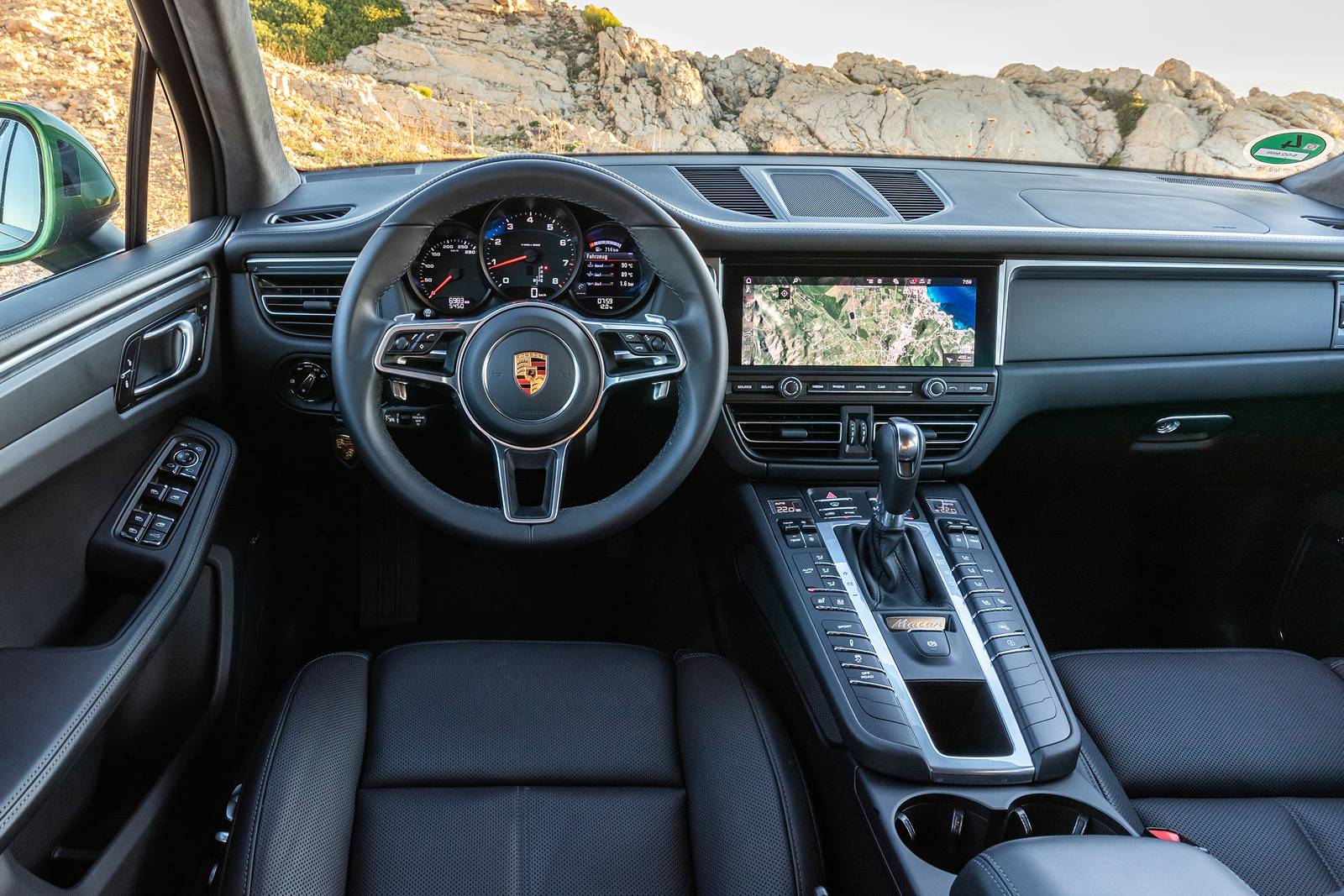 2020 Porsche Macan interior SWD