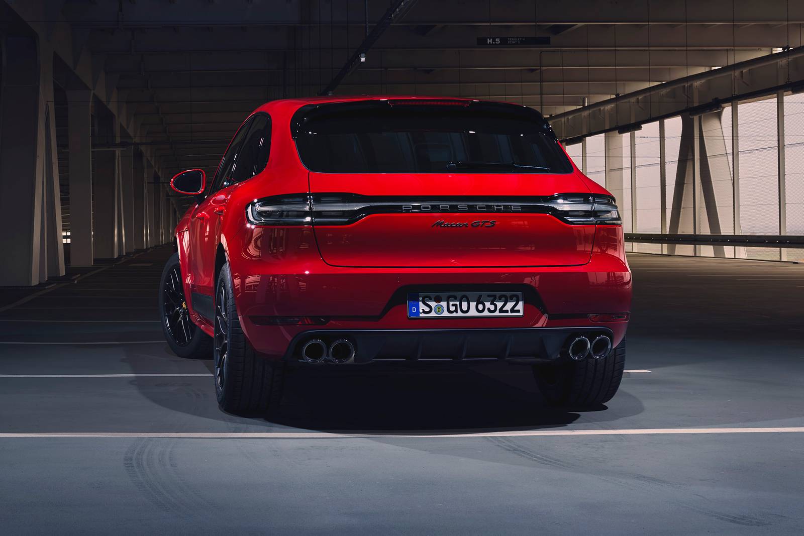 2020 Porsche Macan exterior FQ