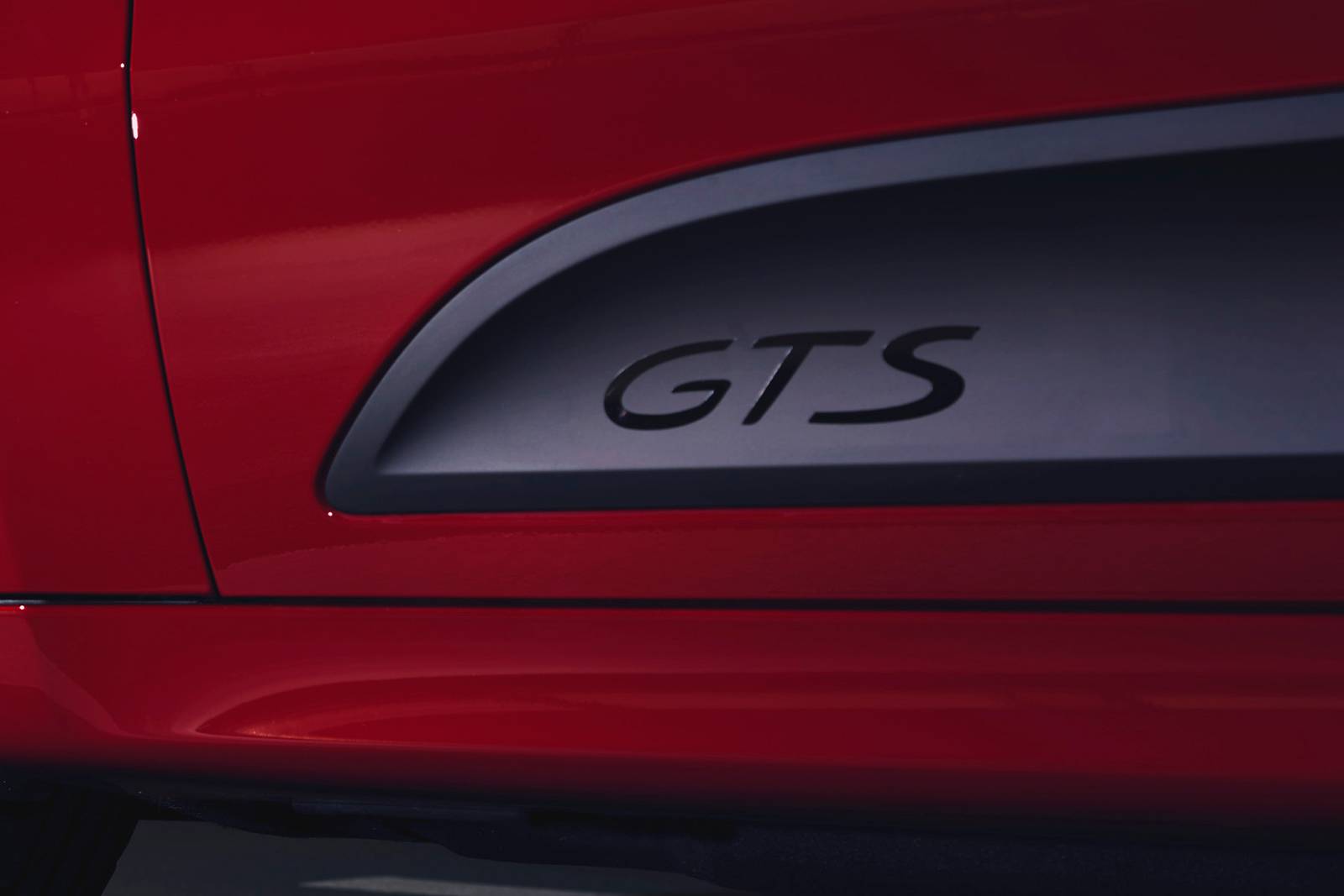 2020 Porsche Macan exterior FBDG