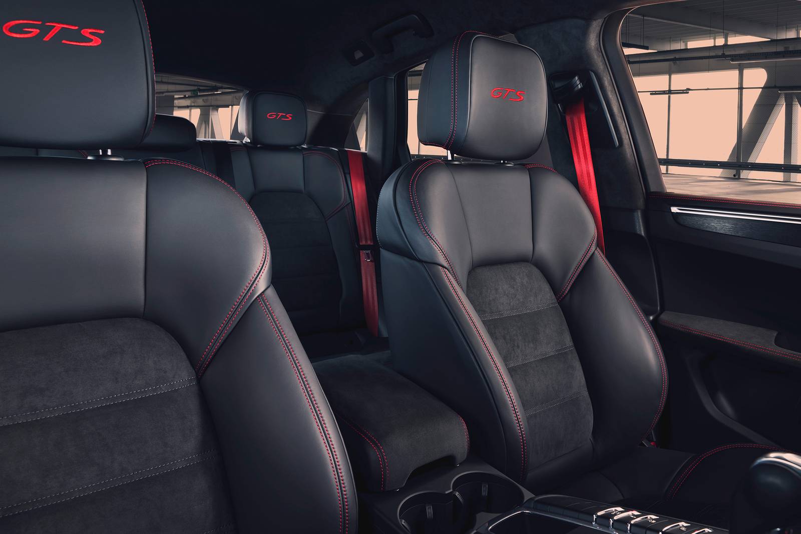 2020 Porsche Macan interior DETAIL