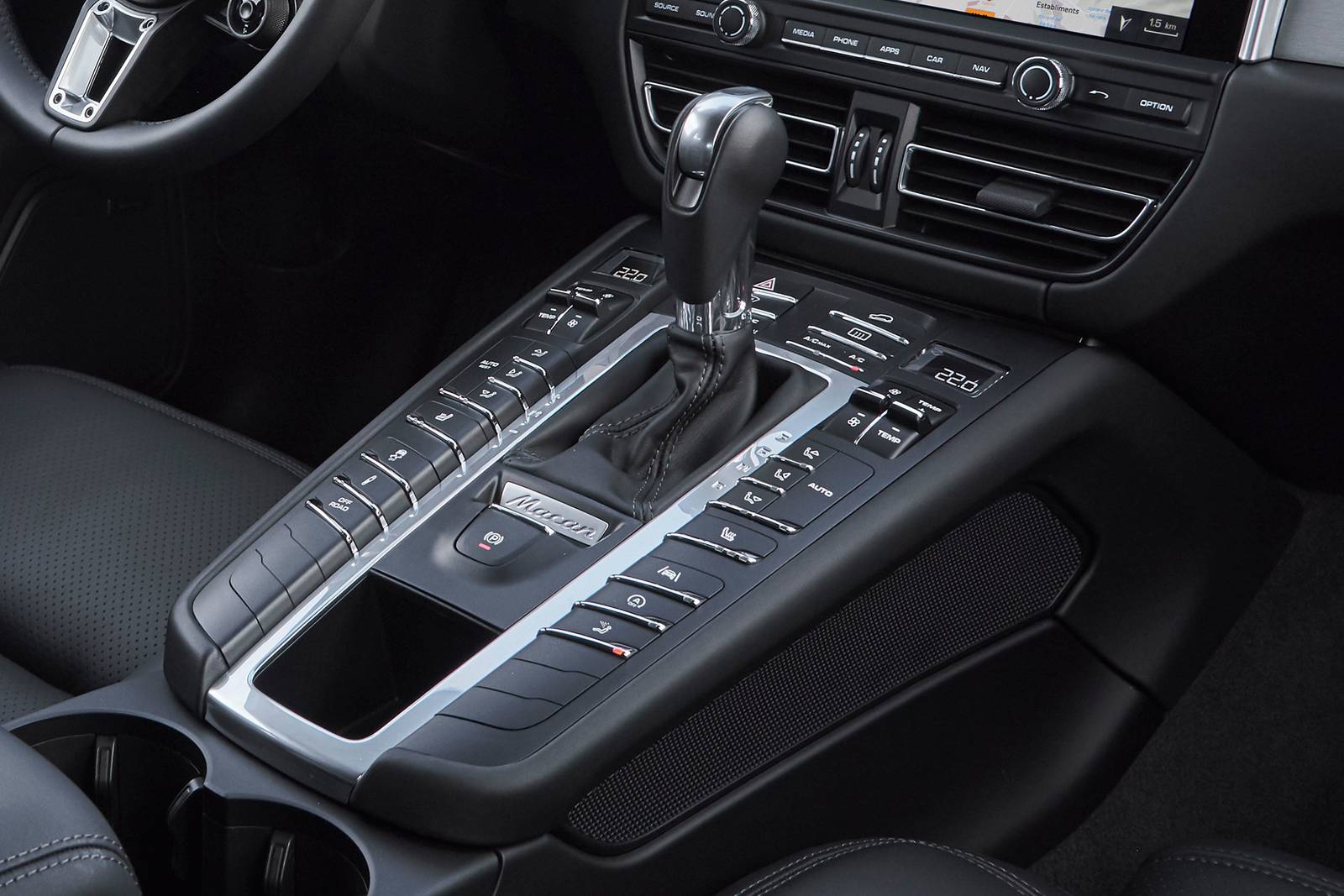 2020 Porsche Macan interior SHF