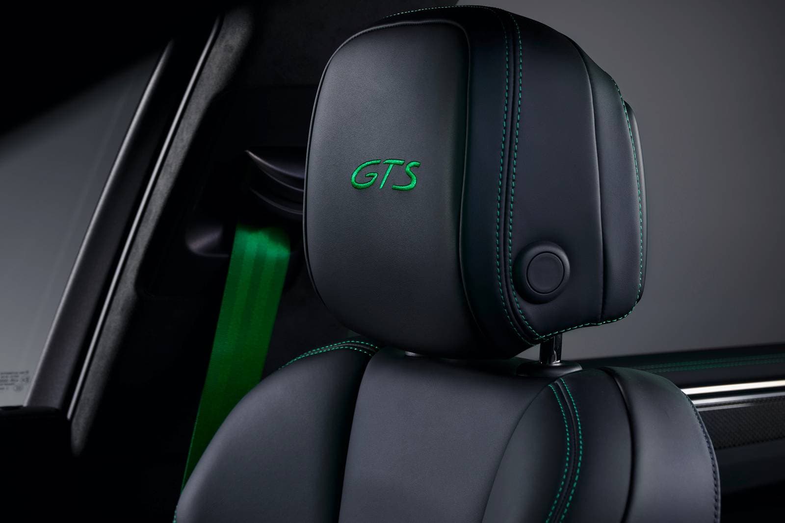 2023 Porsche Macan interior DETAIL