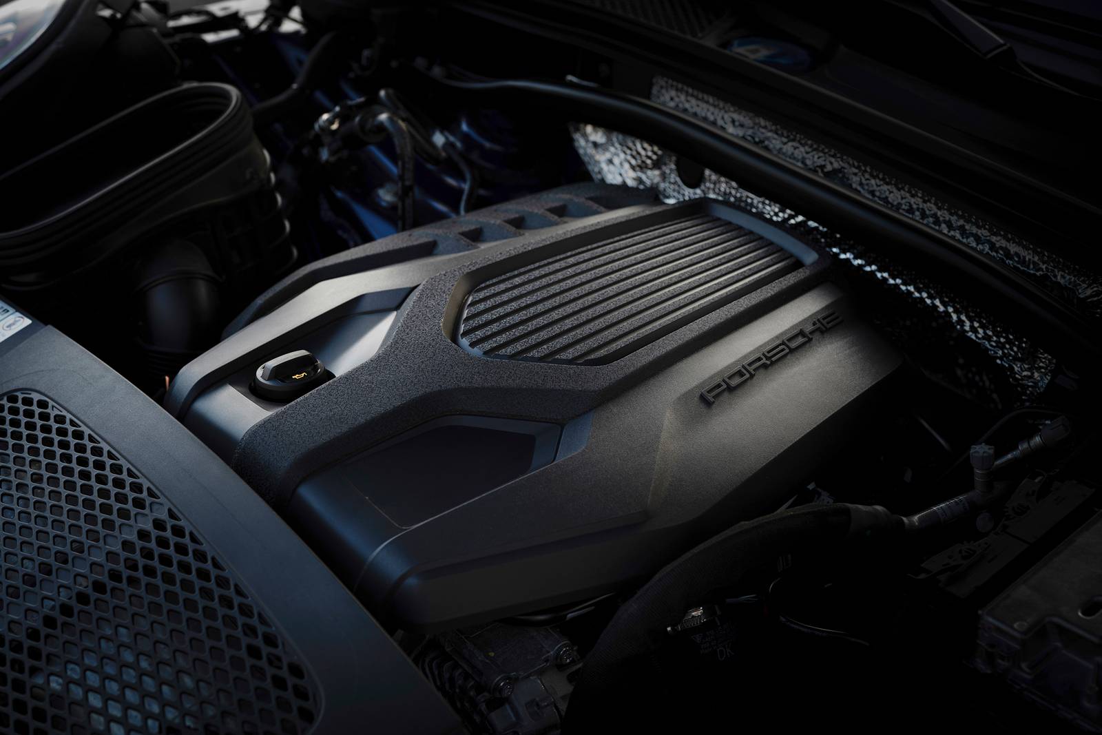 2023 Porsche Macan exterior E