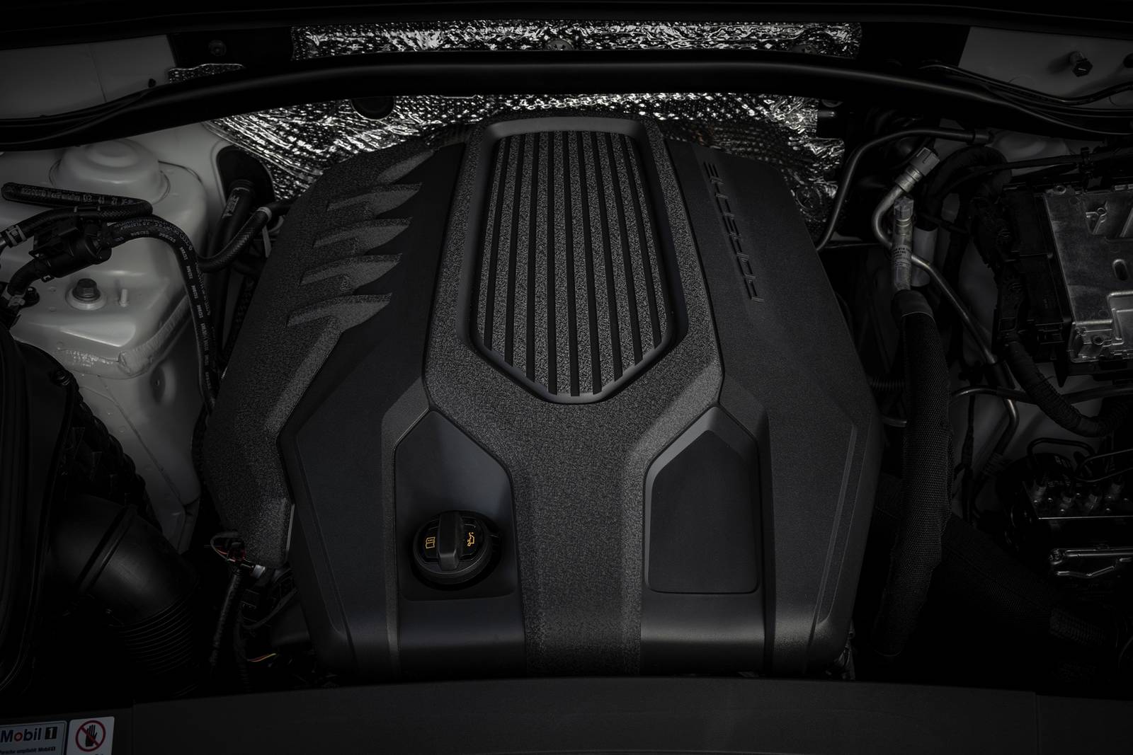 2023 Porsche Macan exterior E