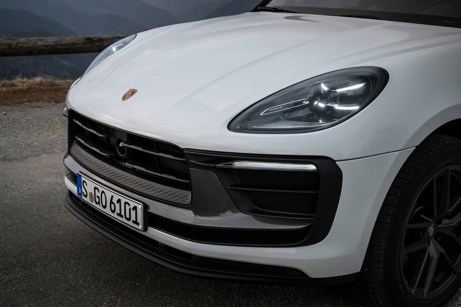 2023 Porsche Macan exterior EDETAIL
