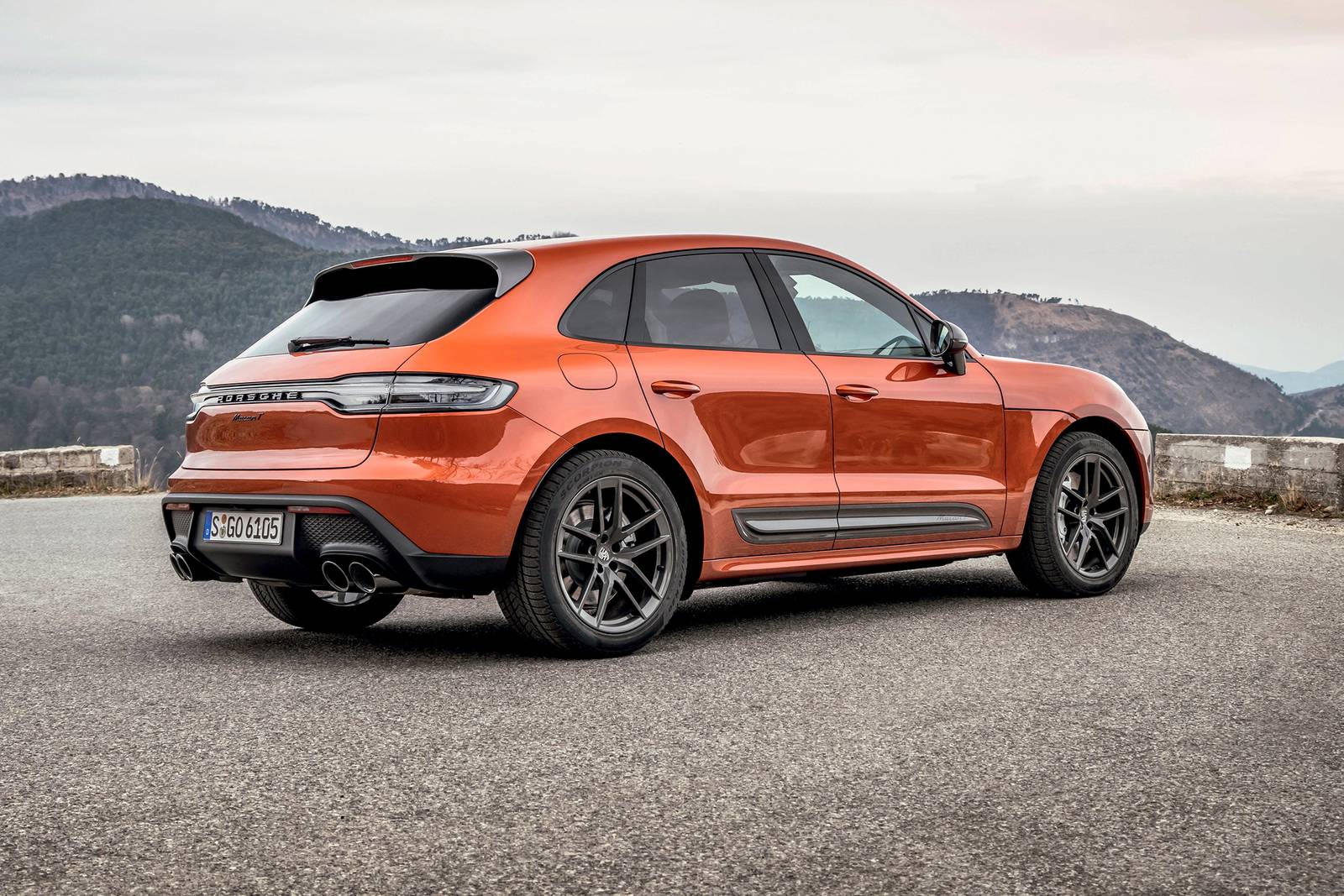 2023 Porsche Macan — OEM photo 3