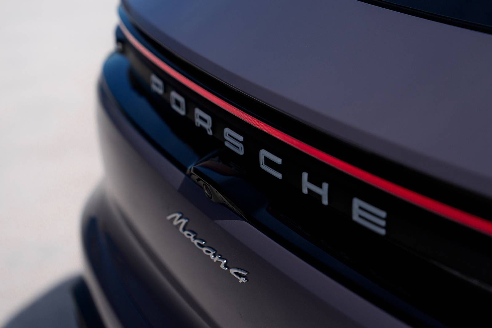 2024 Porsche Macan — OEM photo 4