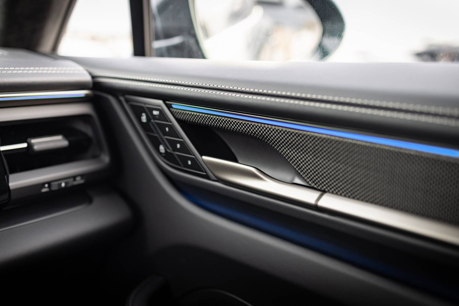 2024 Porsche Macan interior DETAIL