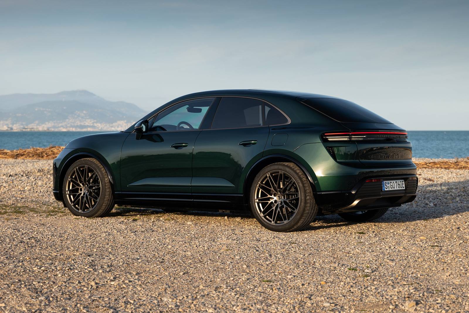 2024 Porsche Macan Turbo Electric 4dr SUV Profile