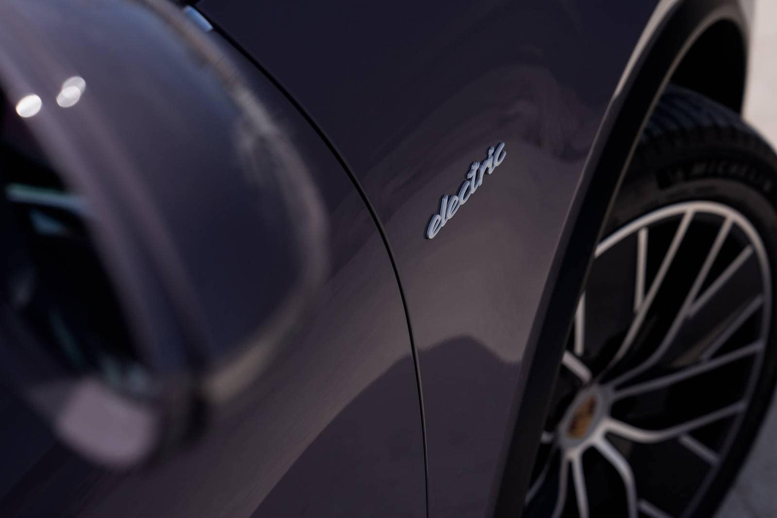 2025 Porsche Macan exterior EDETAIL