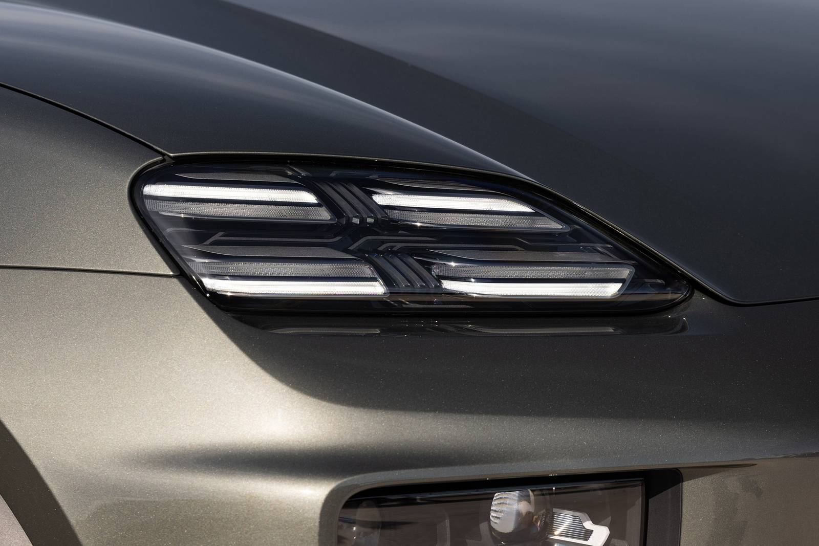 2025 Porsche Macan exterior EDETAIL