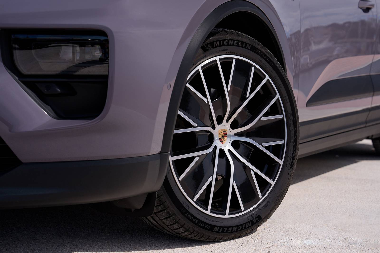 2025 Porsche Macan exterior W