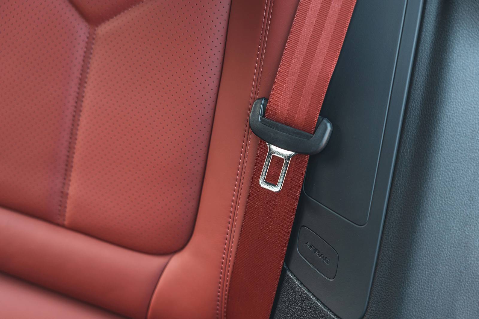 2025 Porsche Macan interior DETAIL