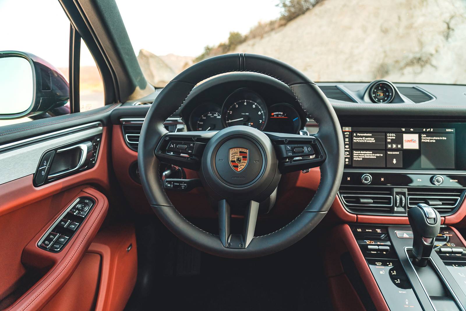 2025 Porsche Macan interior SWD