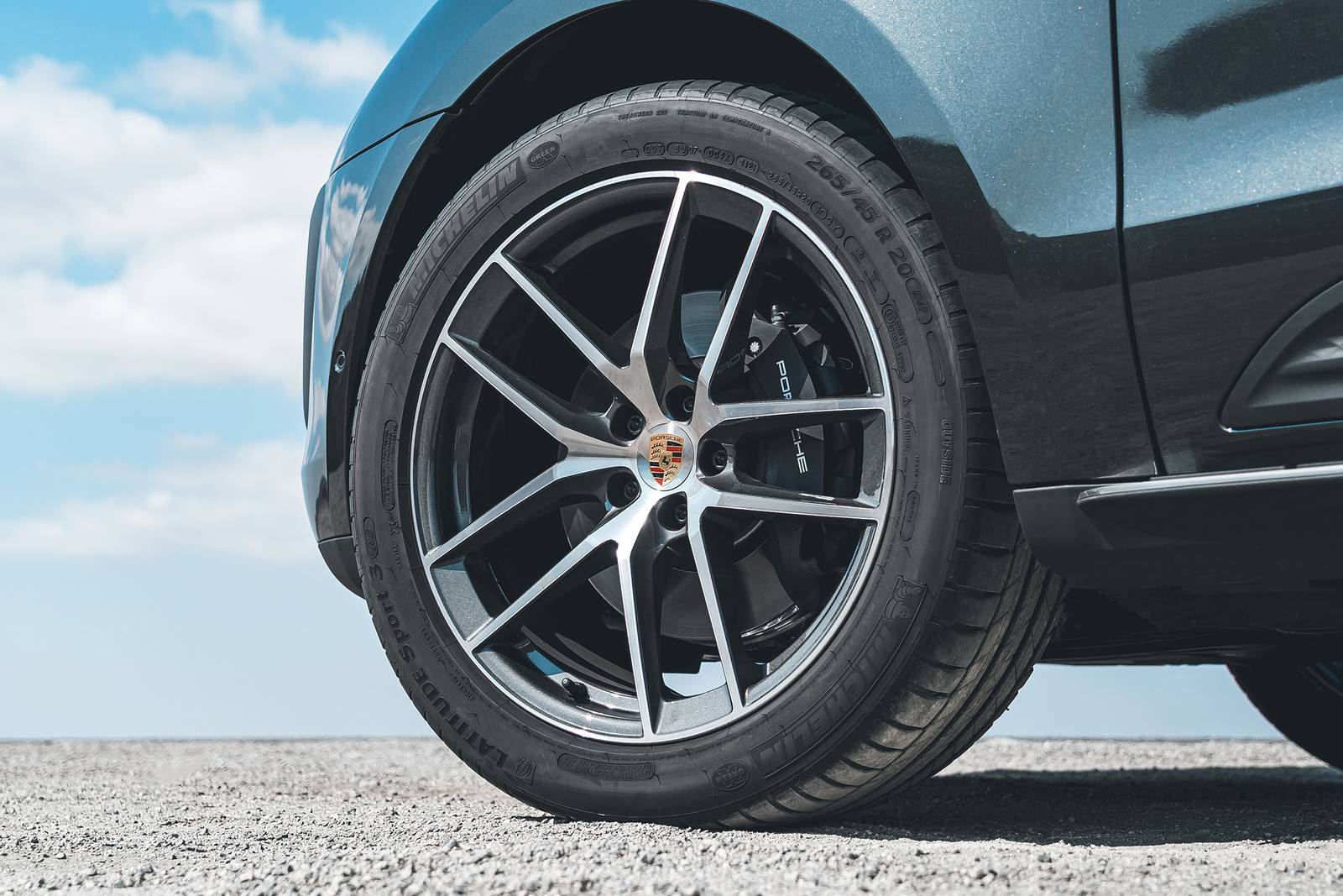 2025 Porsche Macan exterior W