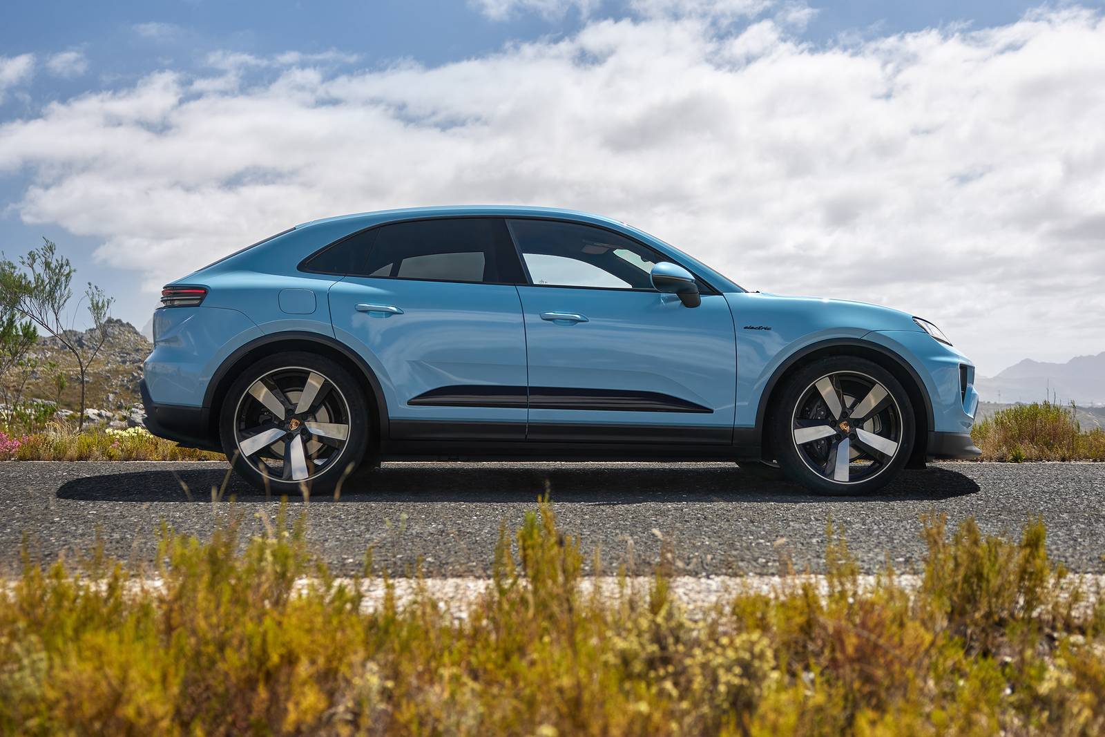 2025 Porsche Macan exterior S