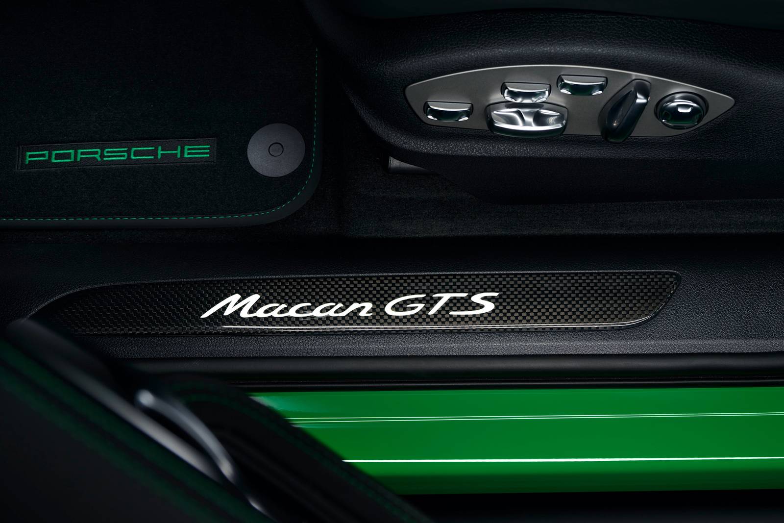 2025 Porsche Macan interior DETAIL