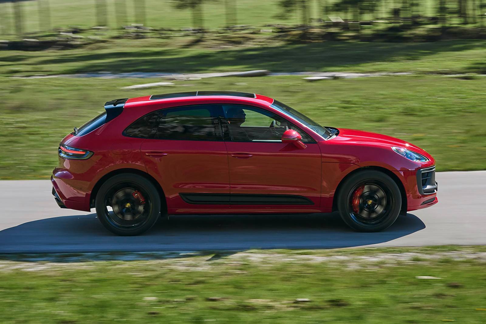 2025 Porsche Macan exterior S