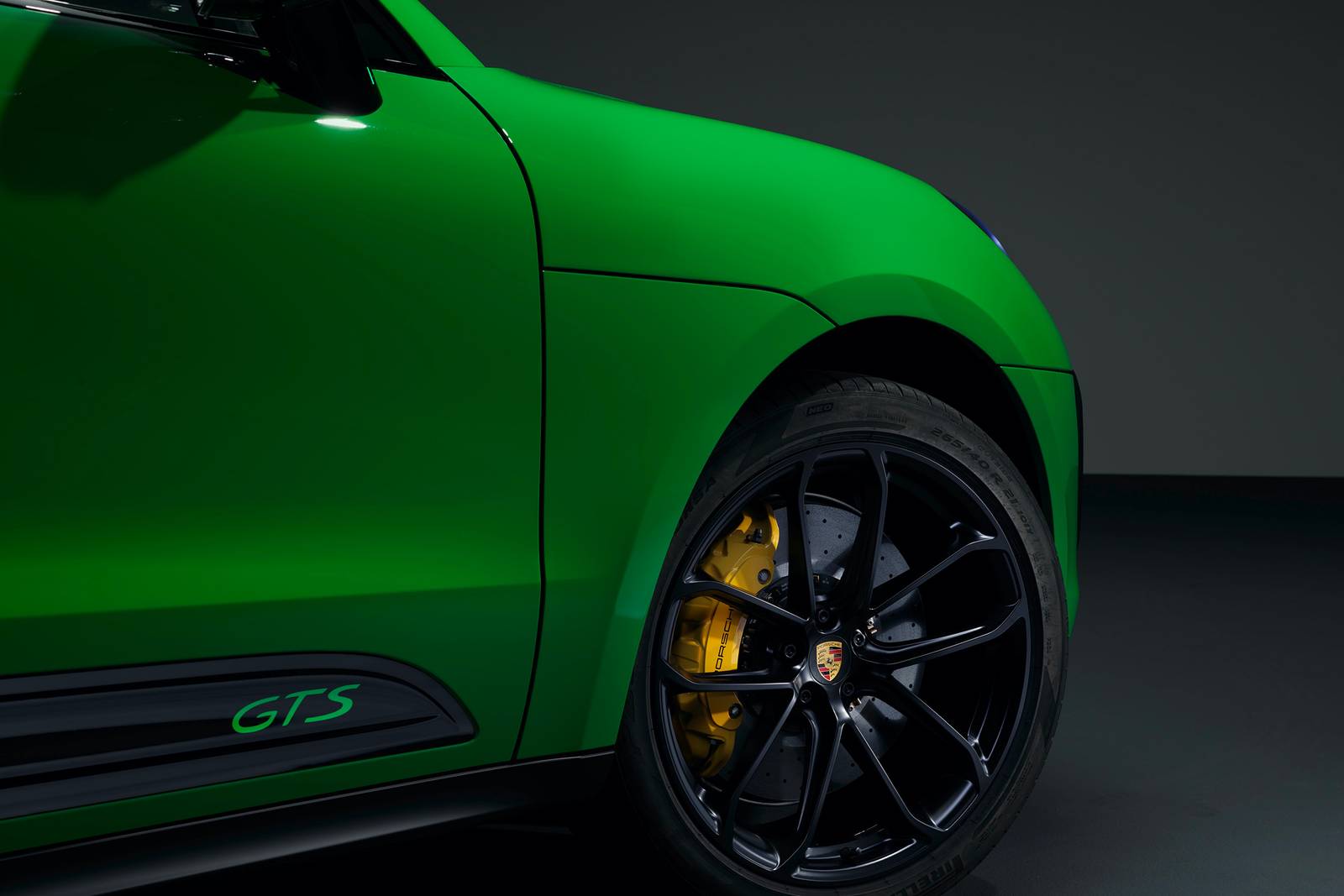 2025 Porsche Macan exterior W