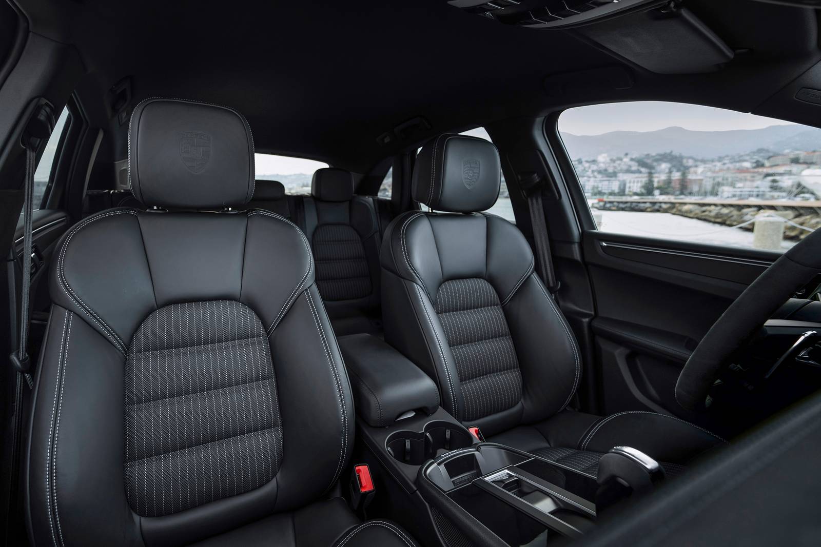 2025 Porsche Macan interior DETAIL