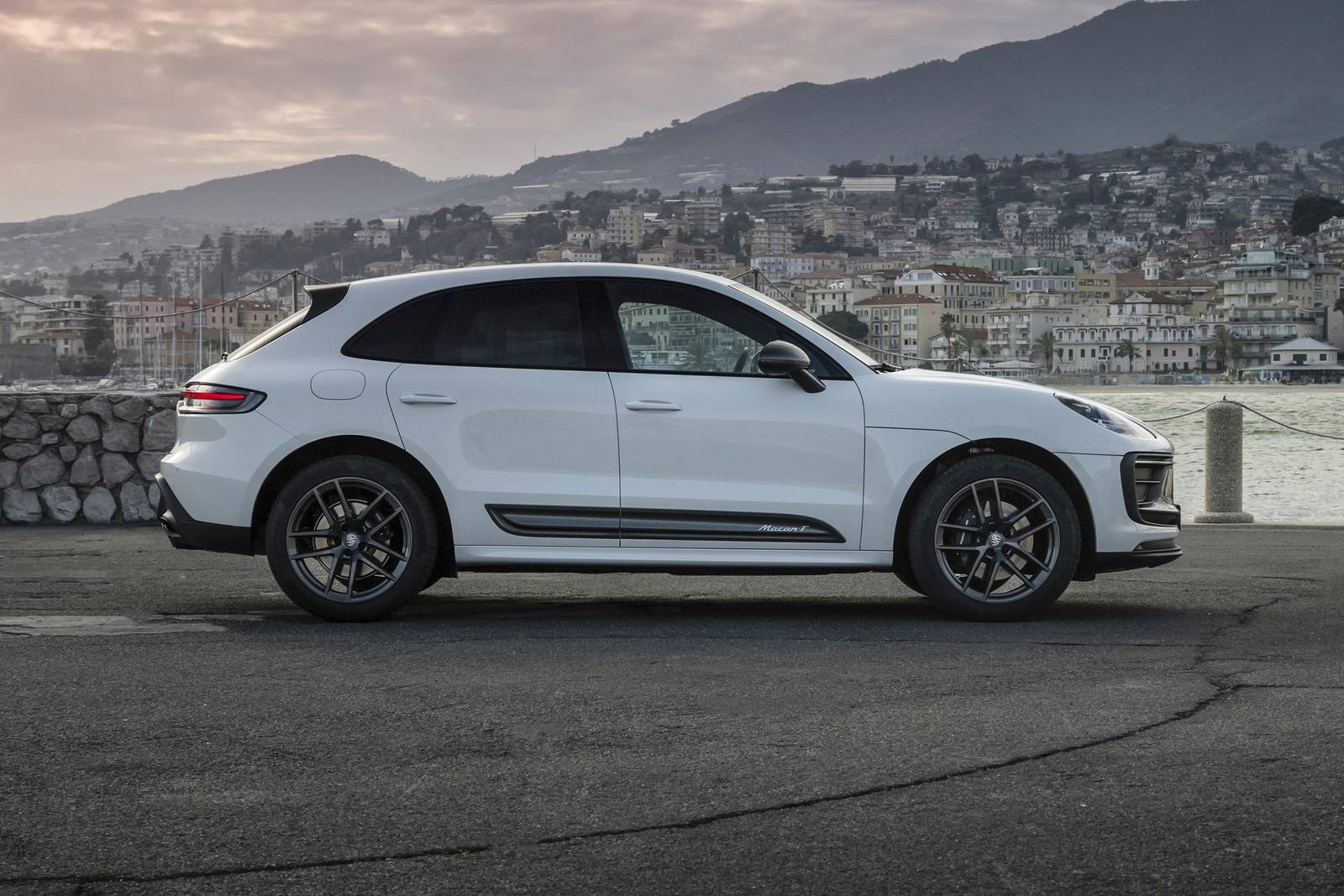 2025 Porsche Macan exterior S