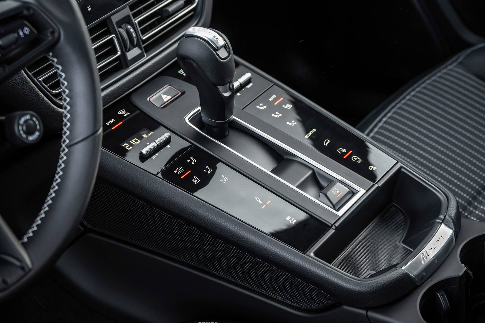 2025 Porsche Macan interior SHF