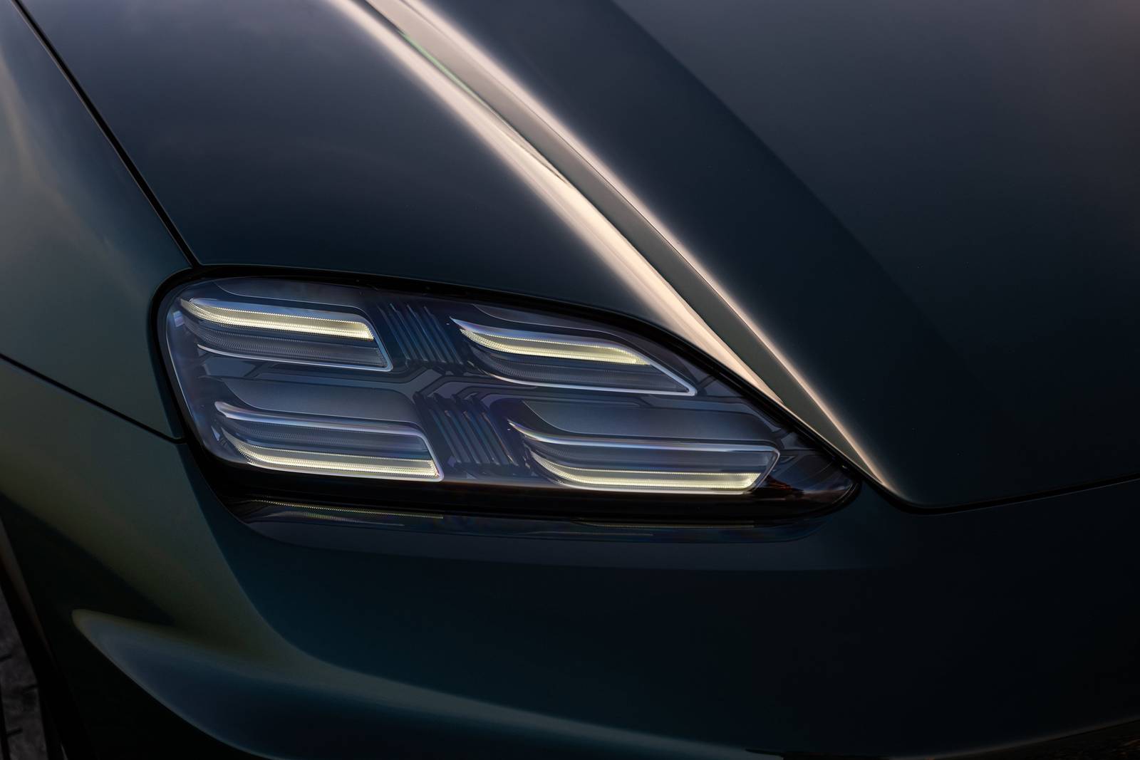 2025 Porsche Macan exterior EDETAIL