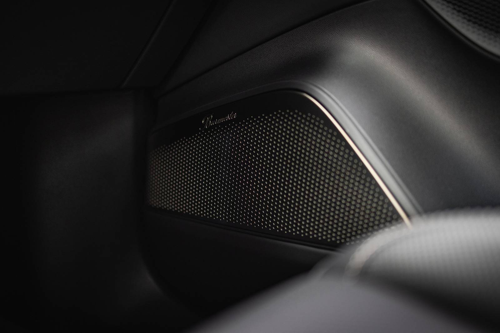 2025 Porsche Macan interior DETAIL